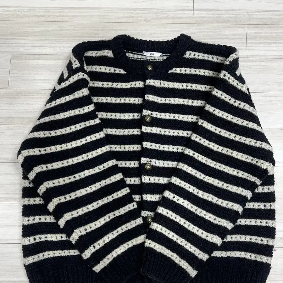 STU round neck stripe cardigan navy