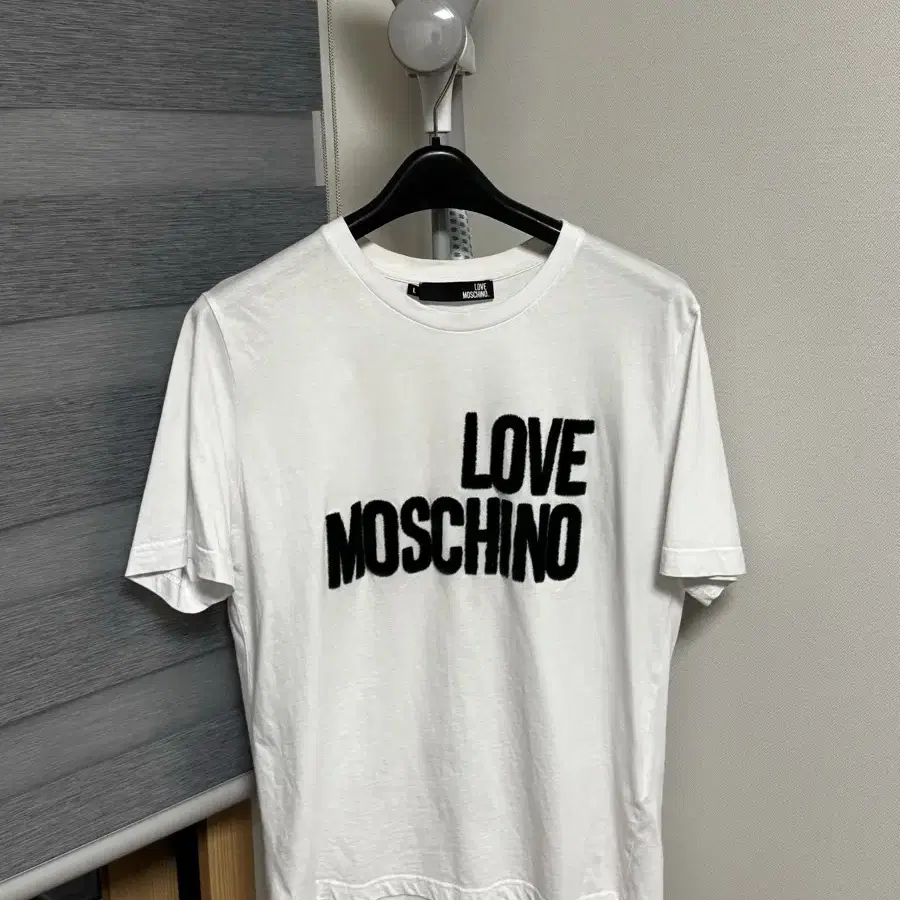 모스키노 moschino 반팔 화이트 L