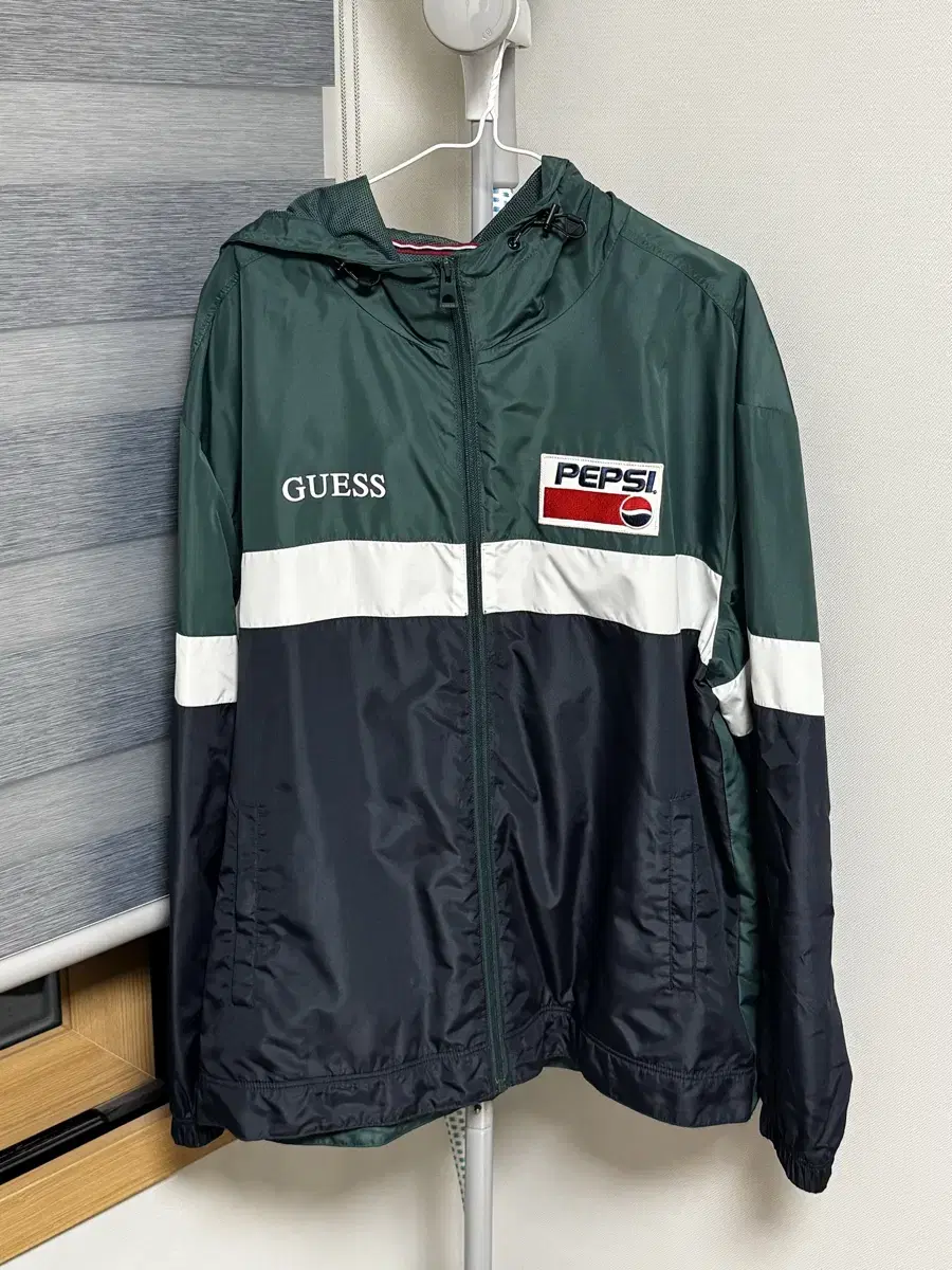 GUESS X PEPSI 게스 펩시 바람막이 후드집업 XL