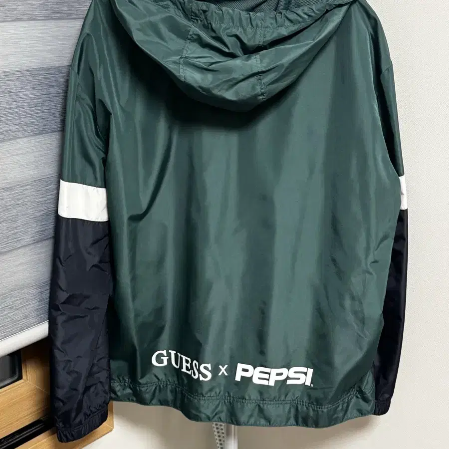 GUESS X PEPSI 게스 펩시 바람막이 후드집업 XL