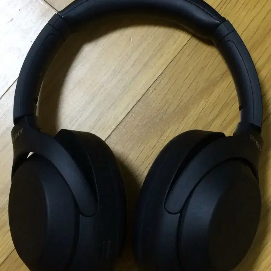 Sony 소니 WH-1000XM4 헤드폰 판매합니다.