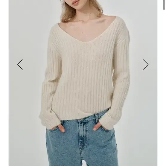 더바넷 V-Neck Ribbed Knit 브이넥 아이보리