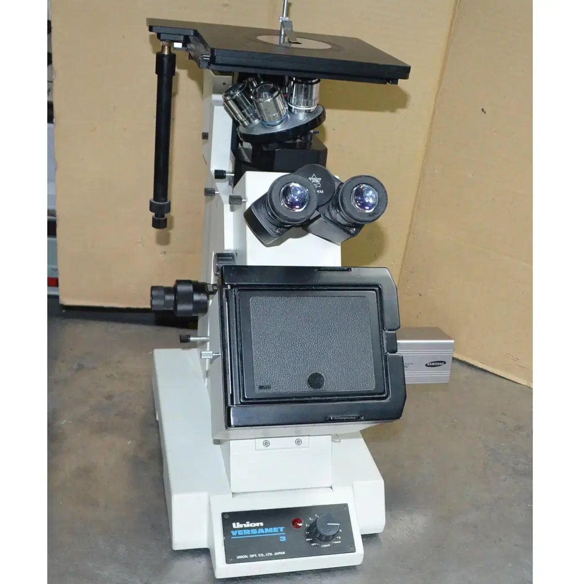 Union Versamet 3 inverted microscope