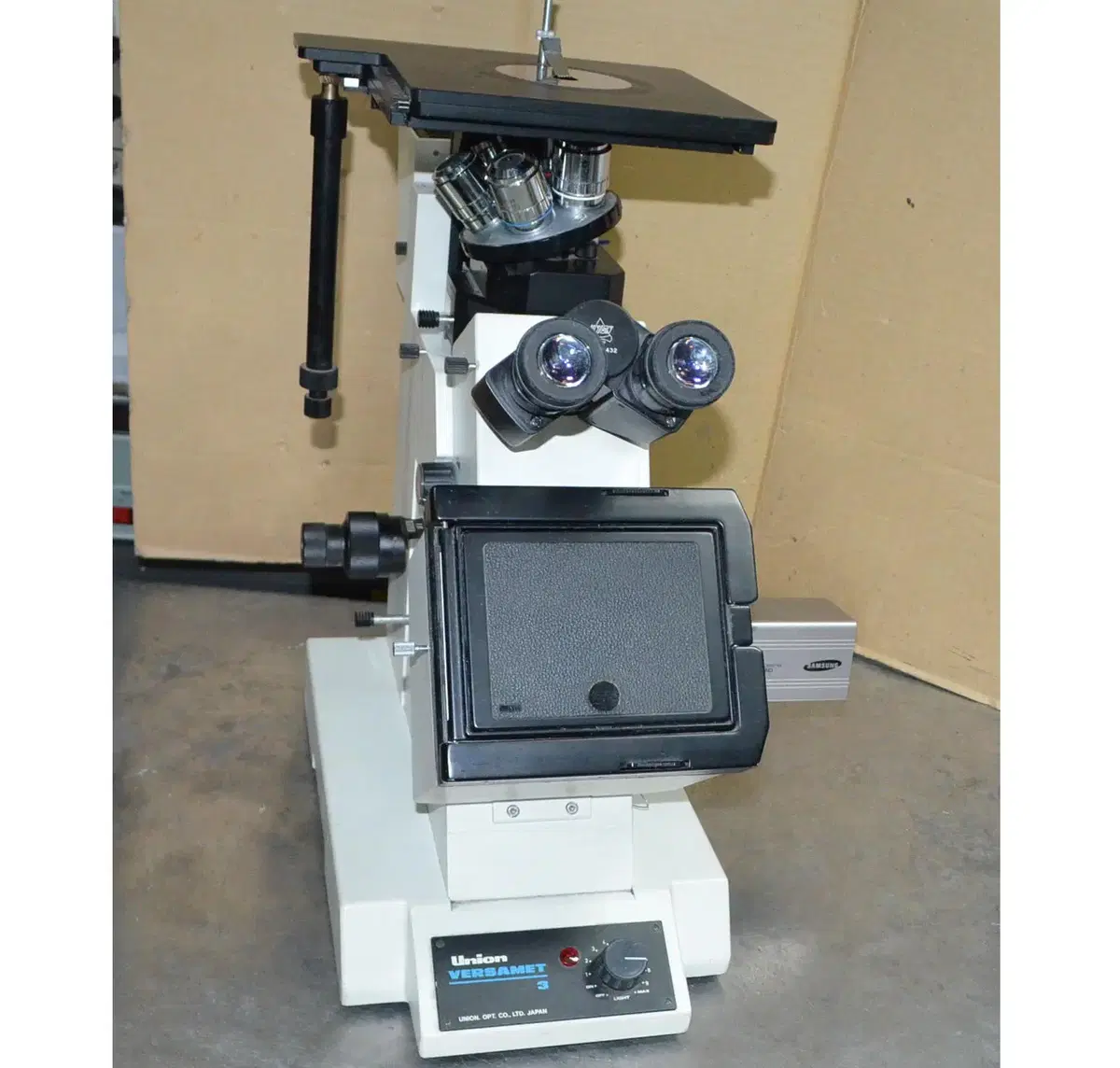 Union Versamet 3 inverted microscope