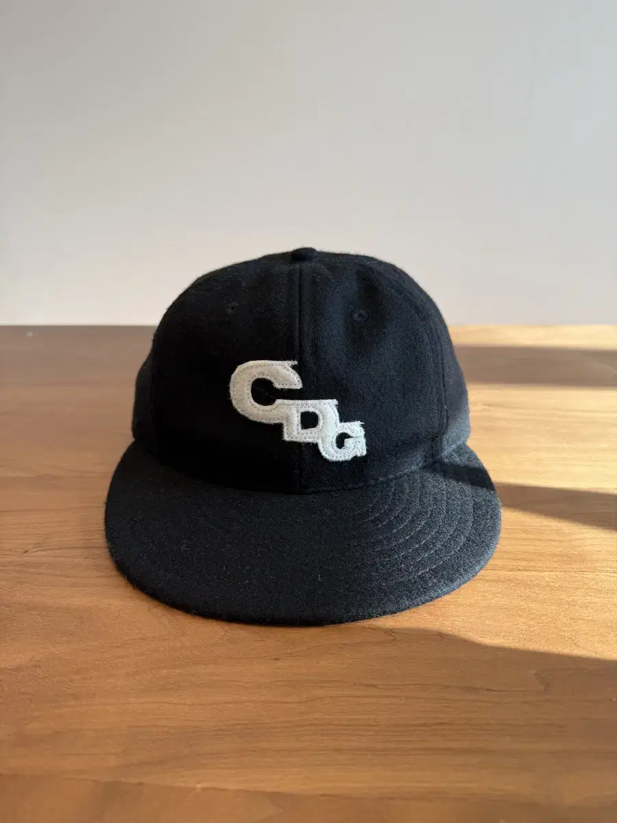 cdg x 이벳필드 캡 프리사이즈