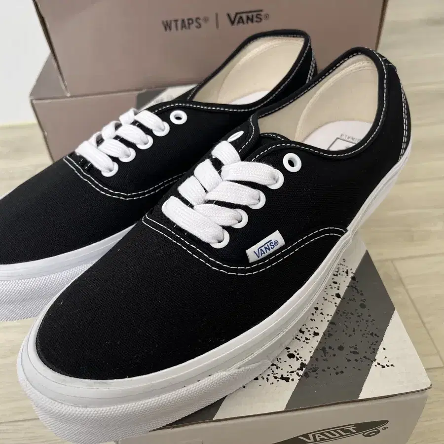 반스볼트 어센틱 블랙 US9 270사이즈 새제품 Vans Vault