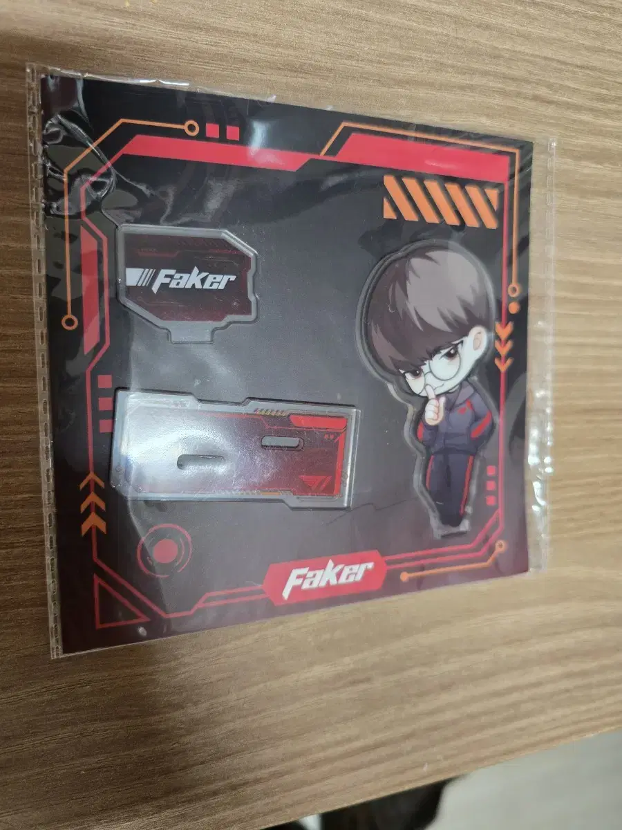 T1 T1 Fei 23 MSI Acrylic Stand for sale. T1 photocard T1