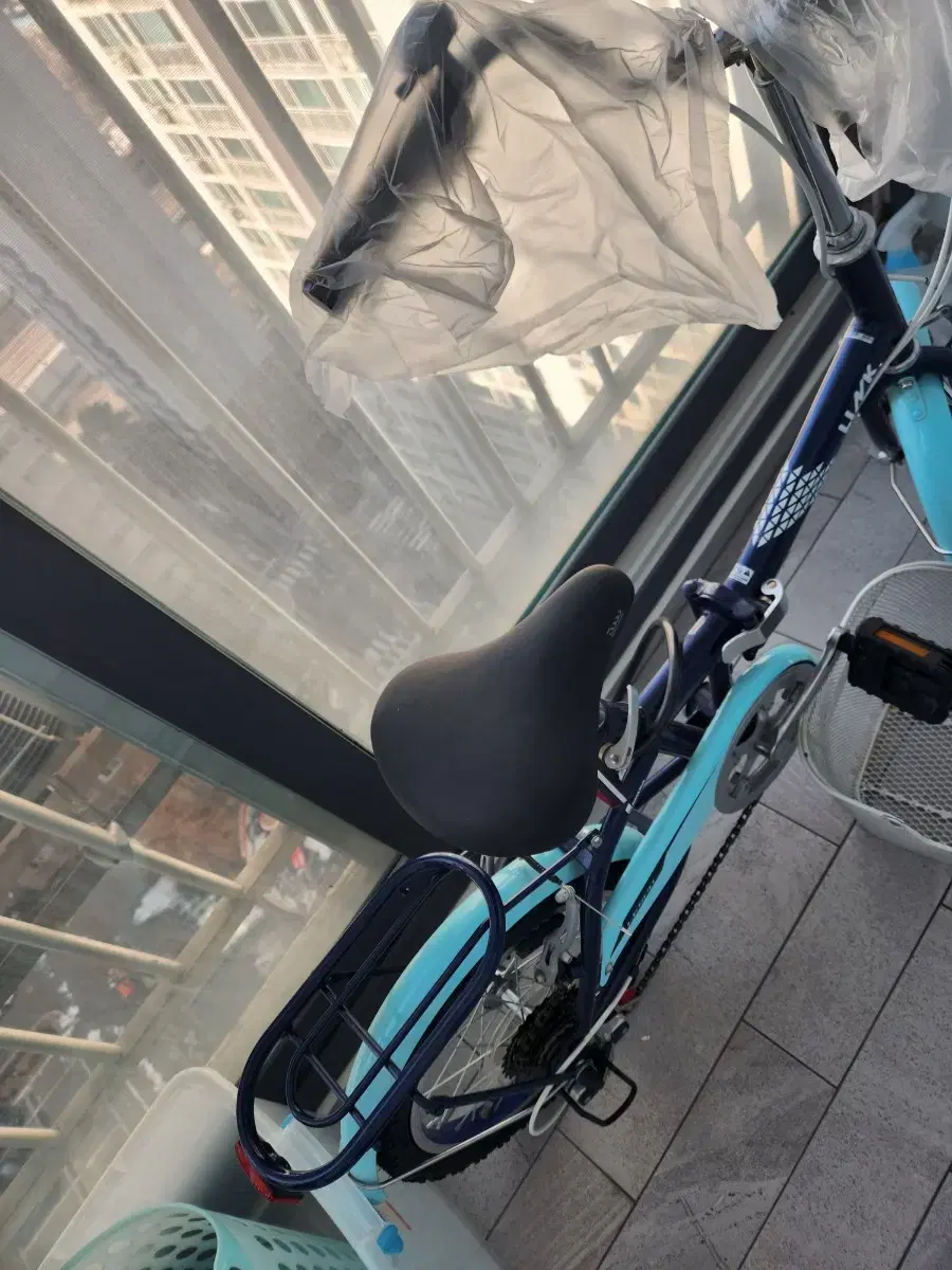 Two-wheeled bicycle for elementary school students