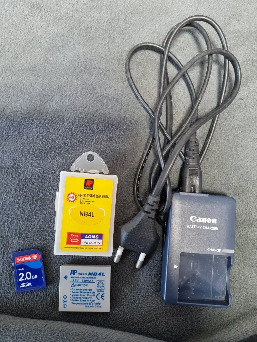 Canon genuine digital camera battery charger battery disk