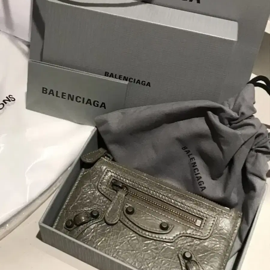 BALENCIAGA 발렌시아가 여성 르 시티 롱 동전 & 카드 홀더 아미