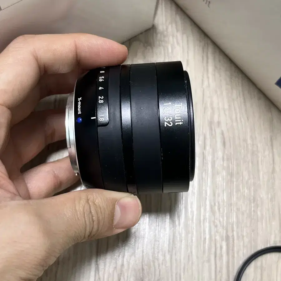 짜이스 touit 뚜잇 32mm f1.8 후지필름 렌즈 판매합니다