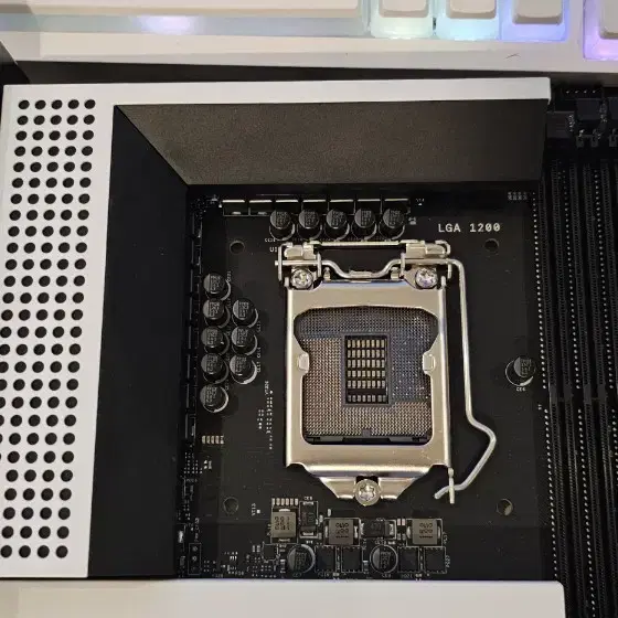 NZXT z590 H7 메인보드 (소켓 LGA1200)