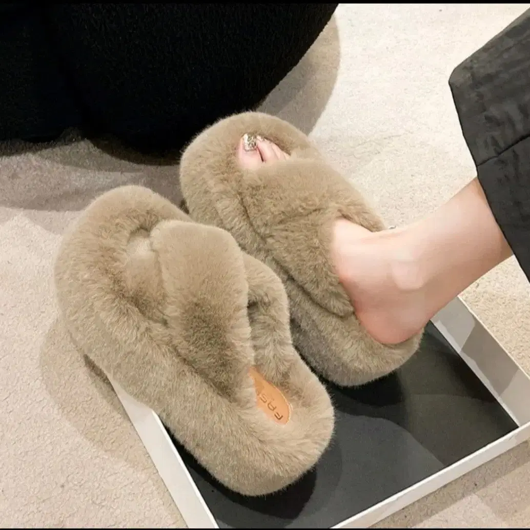 밍크 퍼  실내화 급 7cm 브라운 225~230