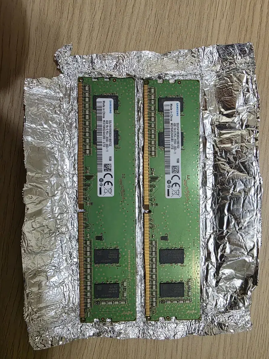 삼성 DDR4 2666 4GB PC용 2개 판매합니다.