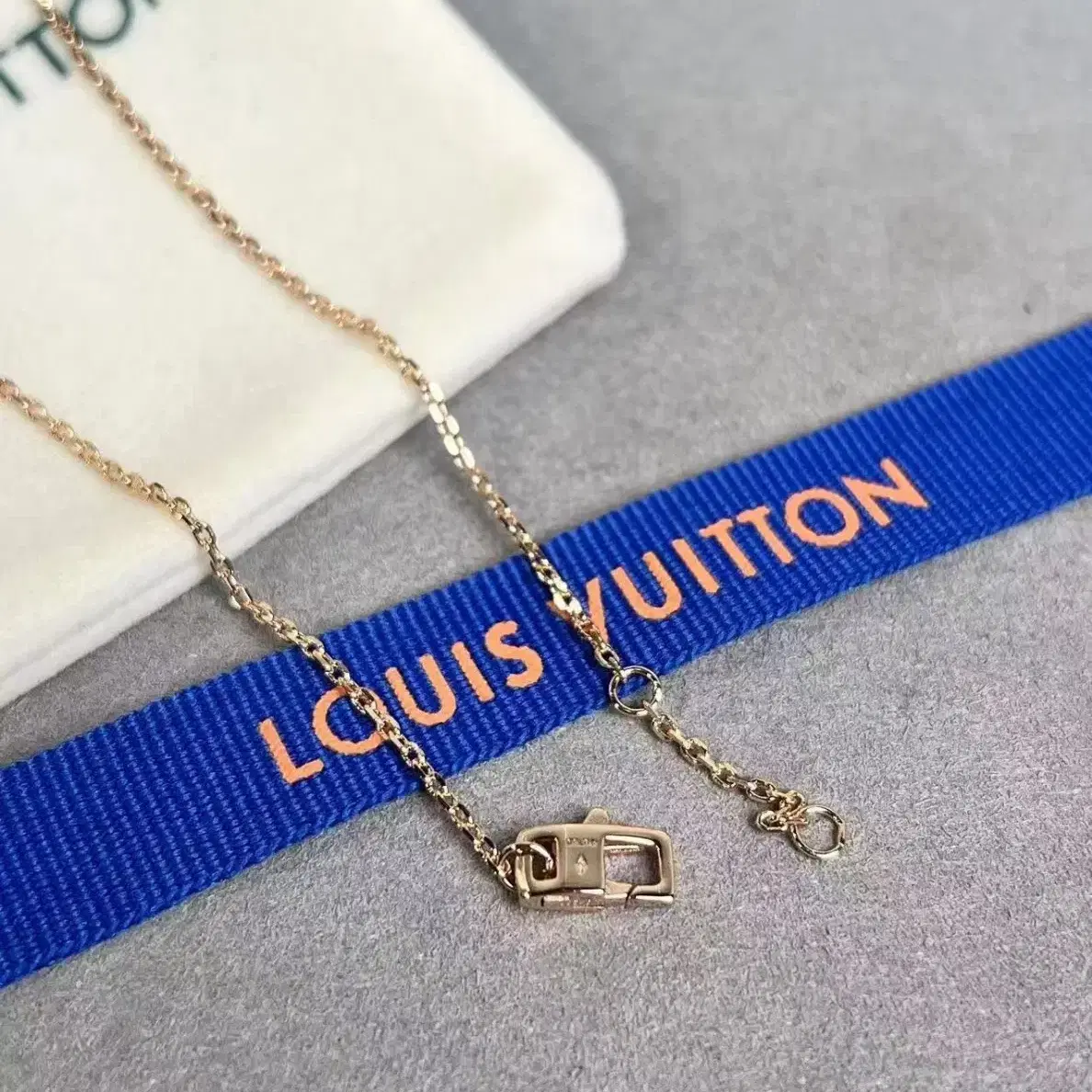 LOUIS VUITTON네 잎 클로버와 쌍꽃 목걸이