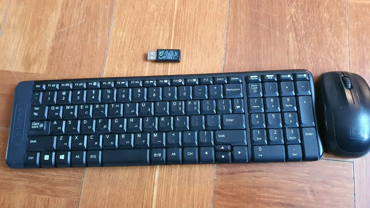 Logitech MK220 Keyboard + Mouse Set (with wireless receiver)