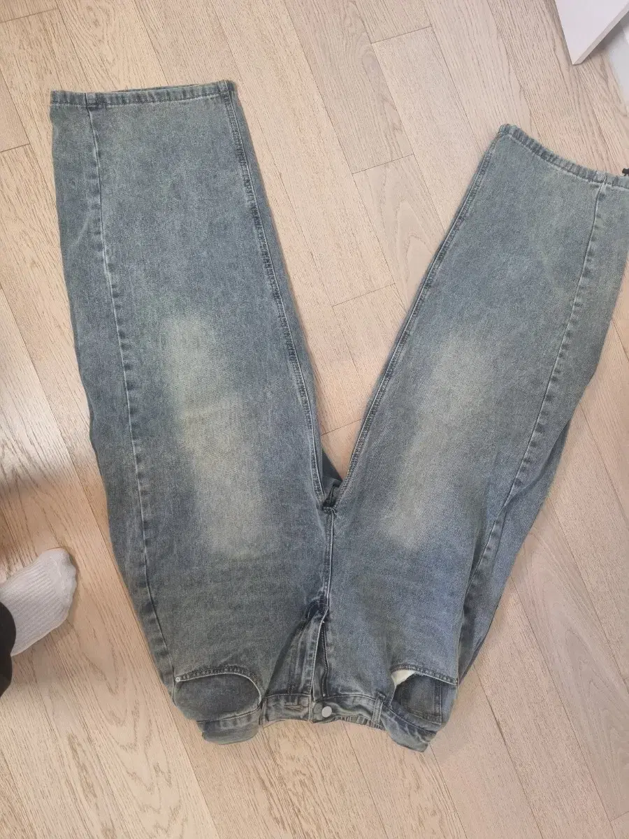 I'm selling my wide pants that I've never worn.