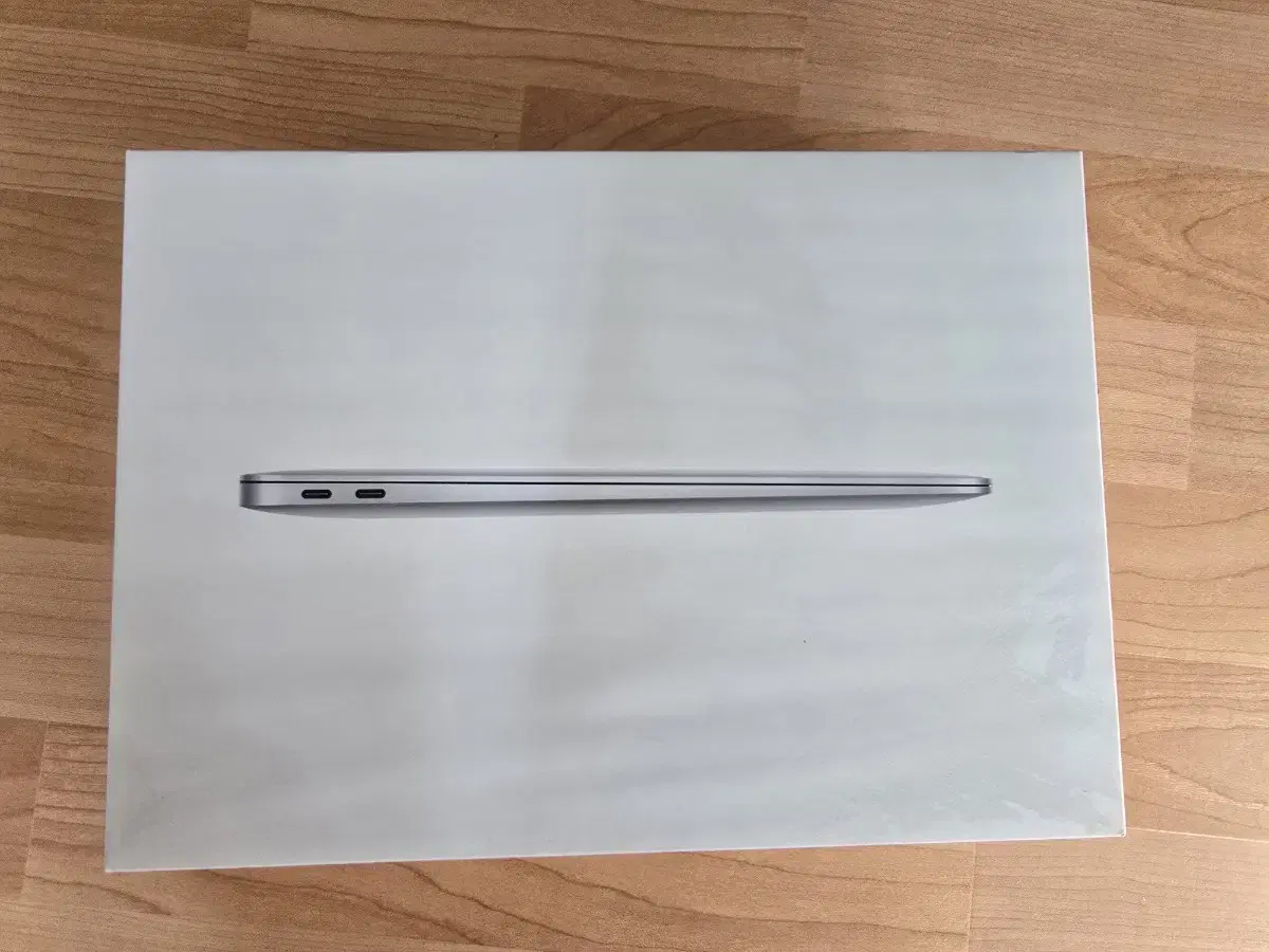 (Almost new) MacBook Air M1 256 8G for sale (Cycle 17)