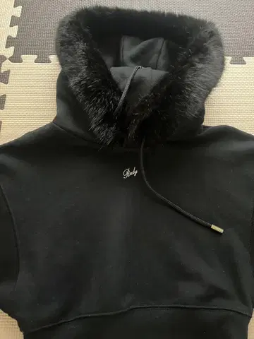 Rady 퍼 크롭트 후드 블랙