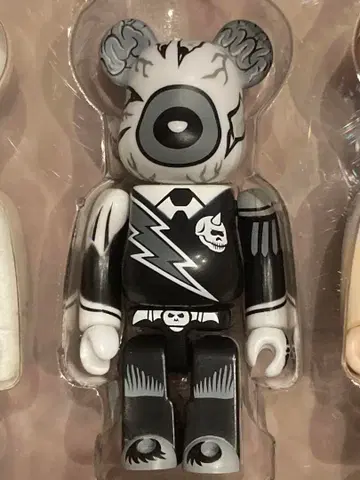 베어브릭 아티스트 미시카 사슴