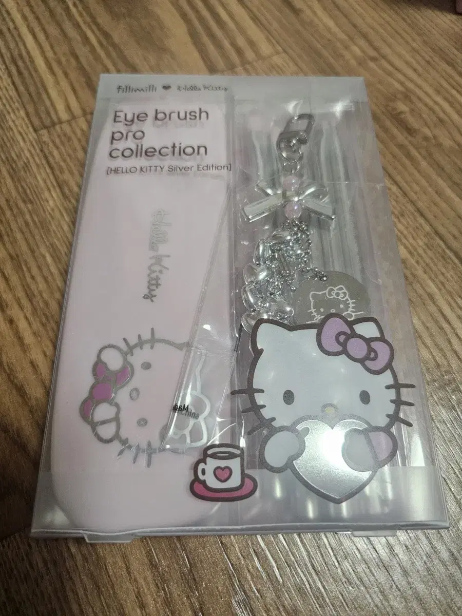 New Product) Philly Milly Hello Kitty Silver Edition Ive Brush Pro Collection