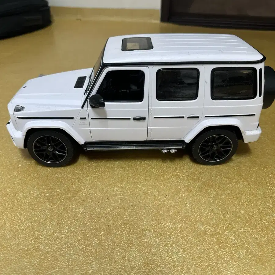 라스타 1:14 무선조종 RC카 벤츠 AMG G63, 화이트, 1개