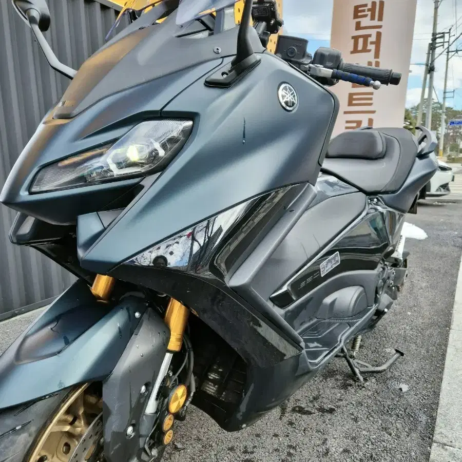 T-MAX 560 23년식 팝니다