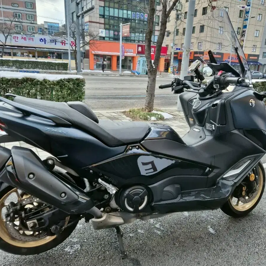 T-MAX 560 23년식 팝니다