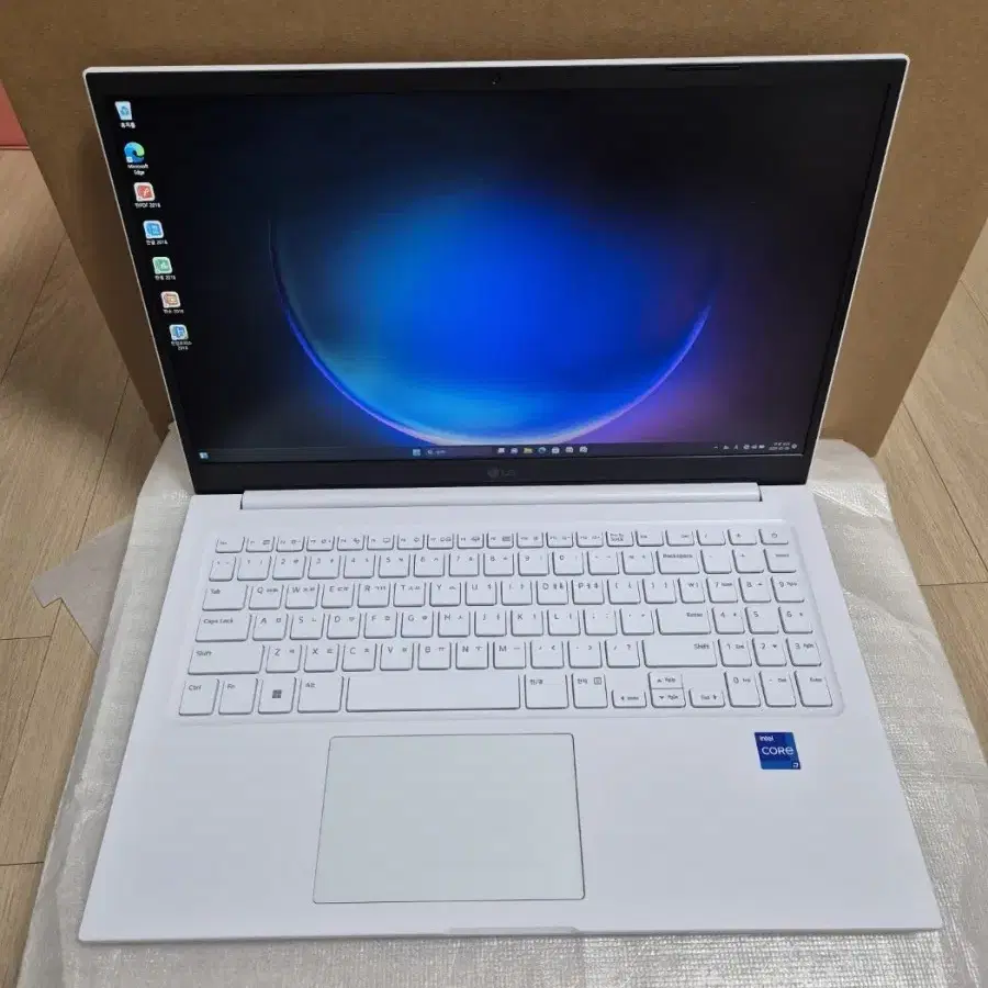 새제품급 엘지 울트라 노트북 i7-13 램16 SSD512GB 15.6"