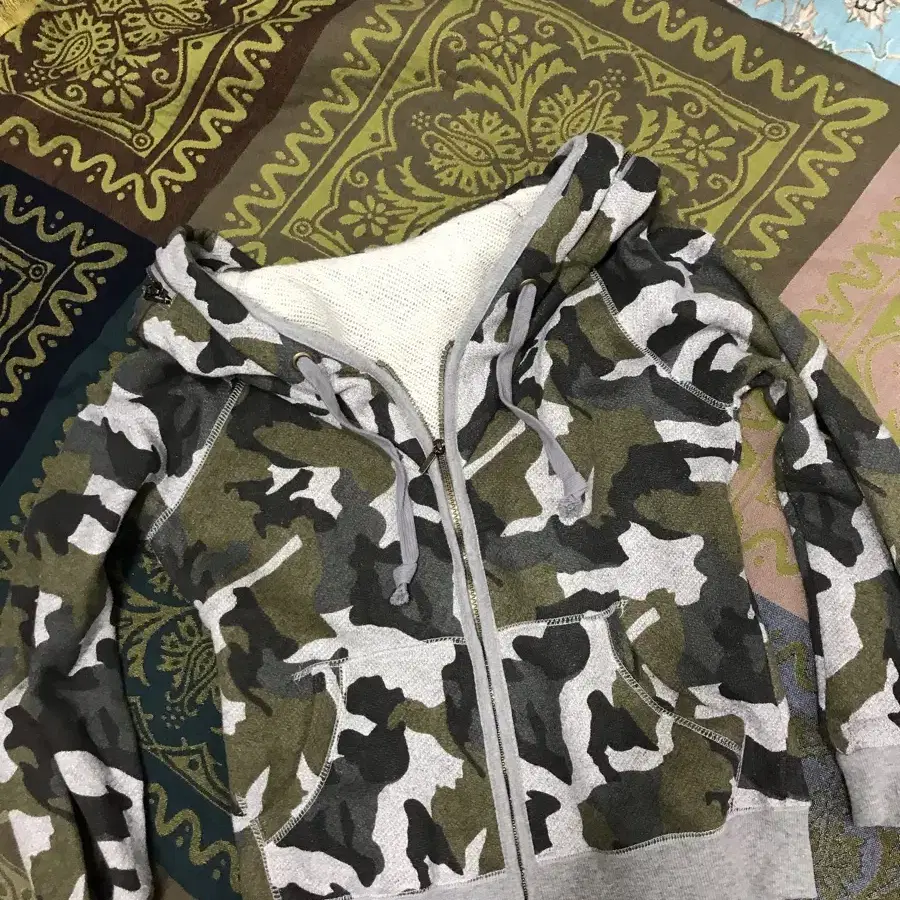 camo vintage zip up