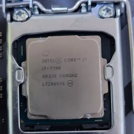 MSI B250M MORTAR와  i7-7700 일괄