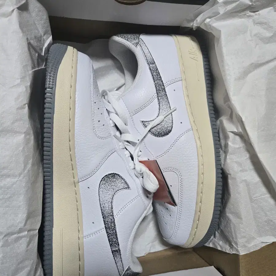 Nike Air Force 1 '07 LX White Smoke Grey