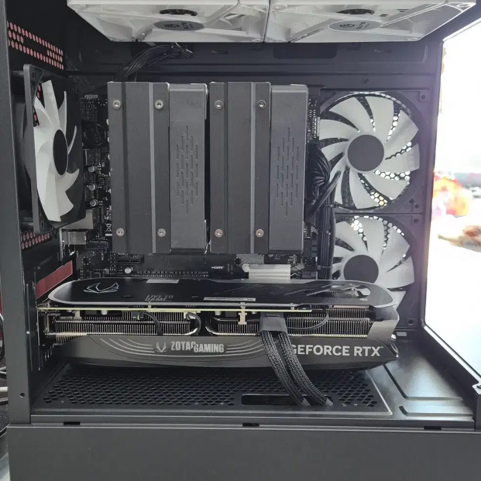 게이밍 컴퓨터 본체 팔아요 7800x3d rtx 4070ti super