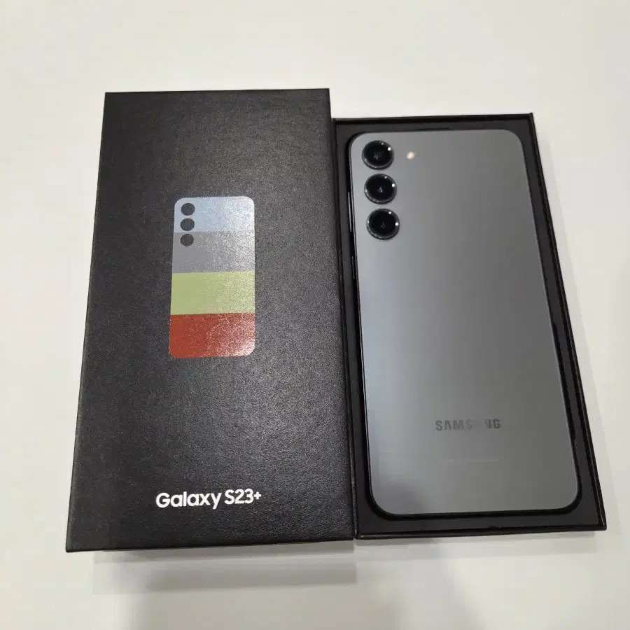 갤럭시 S23+ 512GB 그라파이트 색상 팝니다.