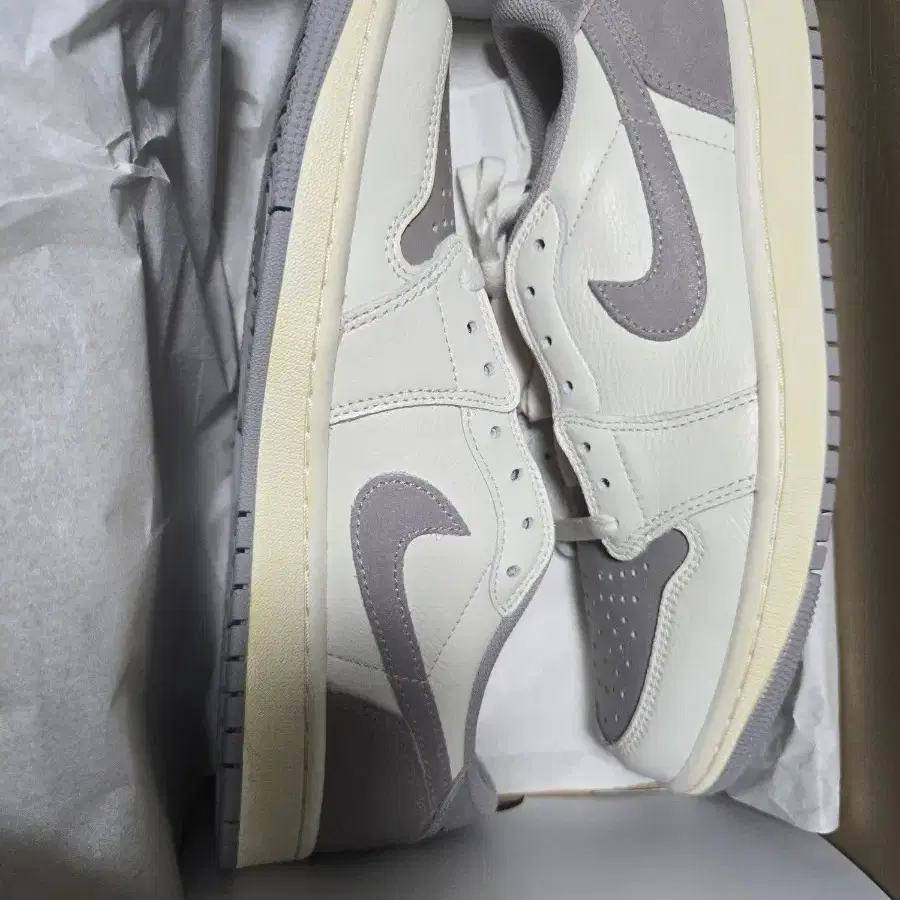 Jordan 1 Retro Low OG Silver