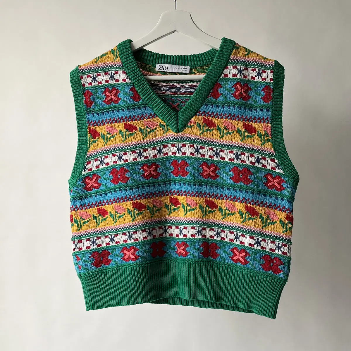 ZARA Flower Pattern knit vest