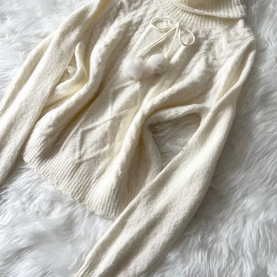 ankrouge light ivory pompom knit