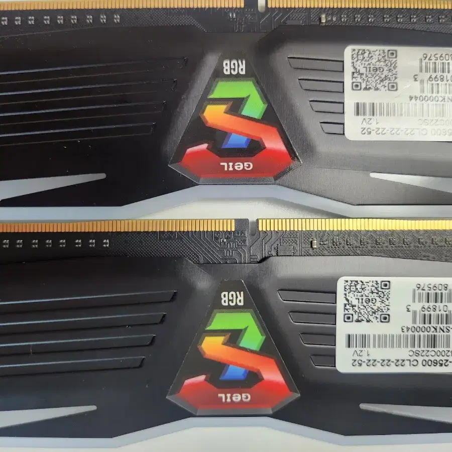 게일 DDR4 CL3200 8G X 2 팝니다.