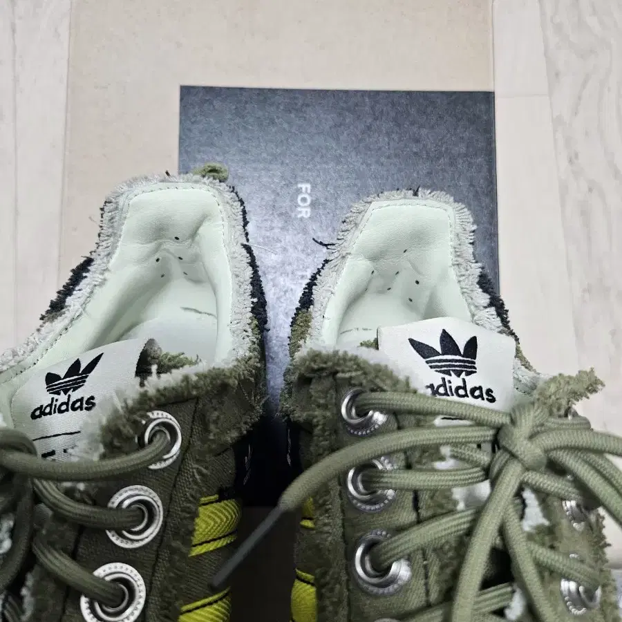 [판매]Adidas x S.F.T.M송포더뮤트 Campus Olive