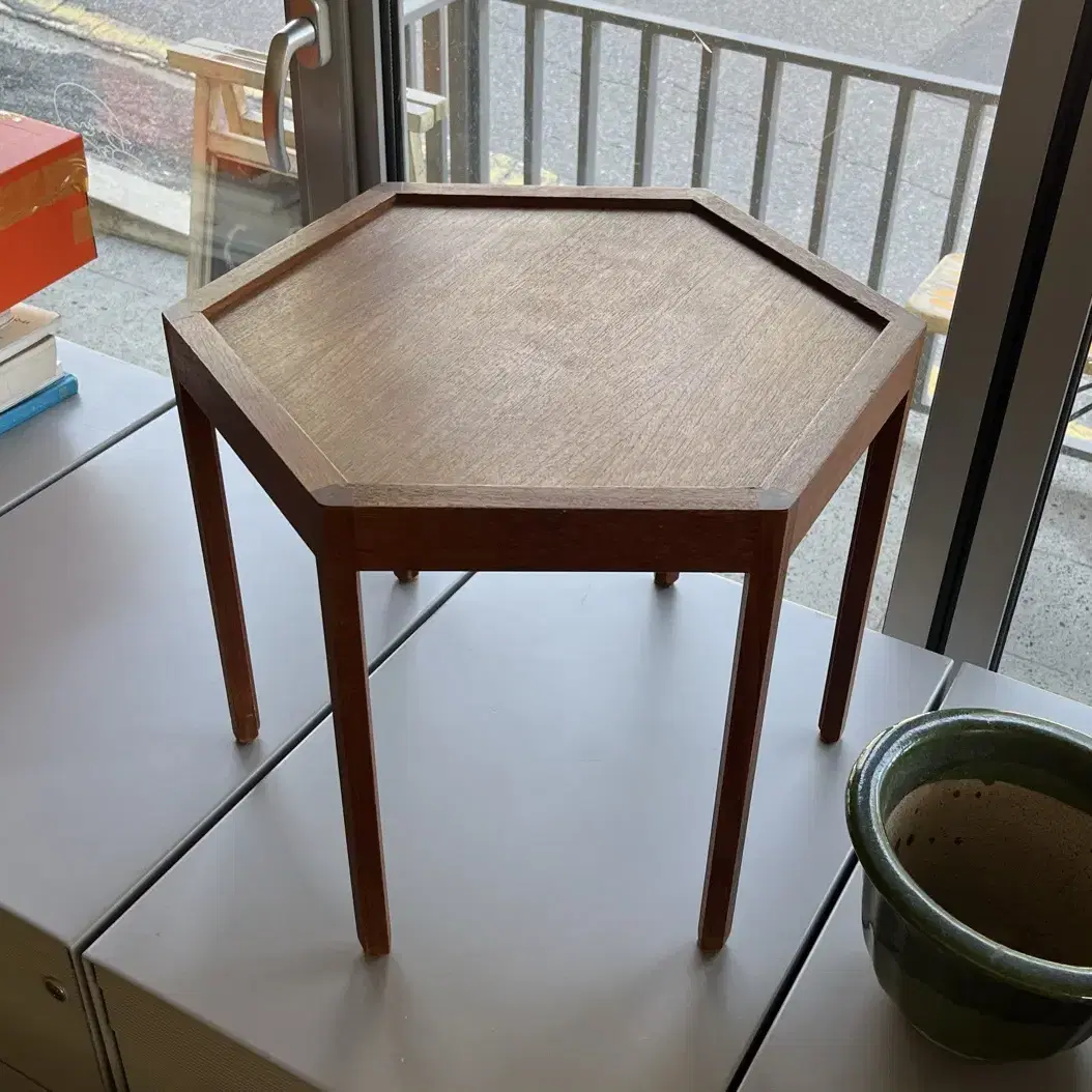 Hans Andersen, Denmark, Hexagonal table