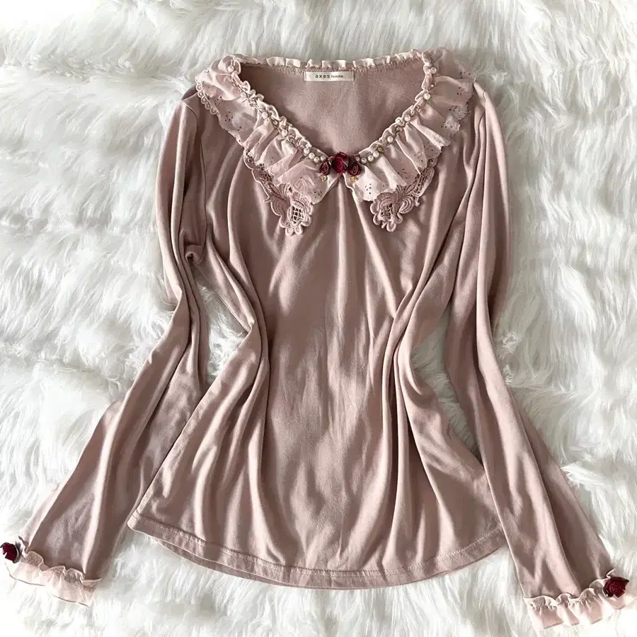 Axes Femme pink flower lace top