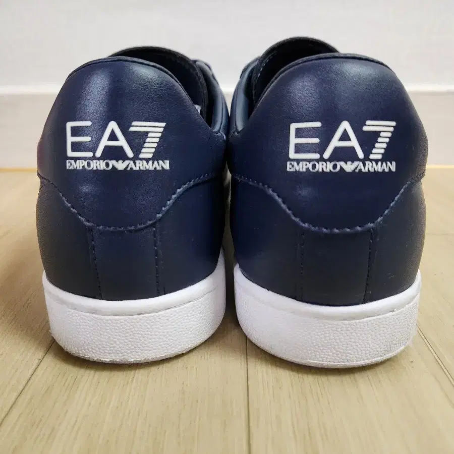 엠포리오 아르마니 EA7 스니커즈.사이즈 Uk 10.5