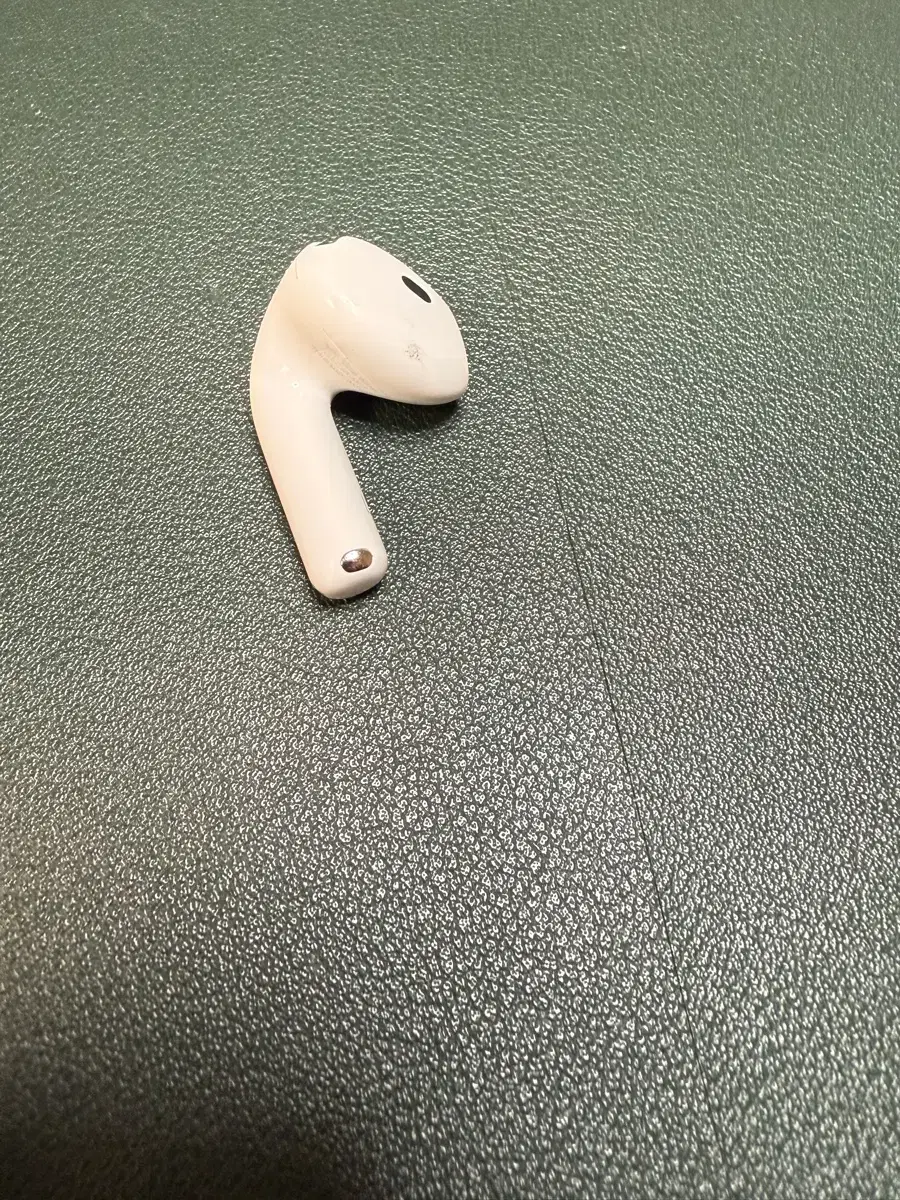 AirPods 4th Generation (Noise Canceling) Left