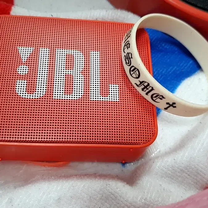 작동실사2번째 3번째 jbl go2 블루투스 스피커와간지고무팔찌 일괄판매