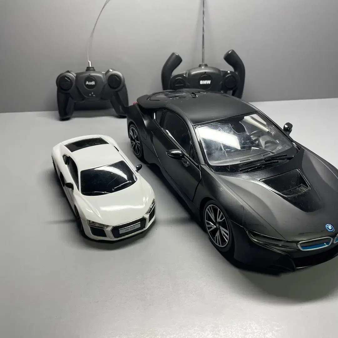 rc카 2대(아우디 R8, BMW I8)