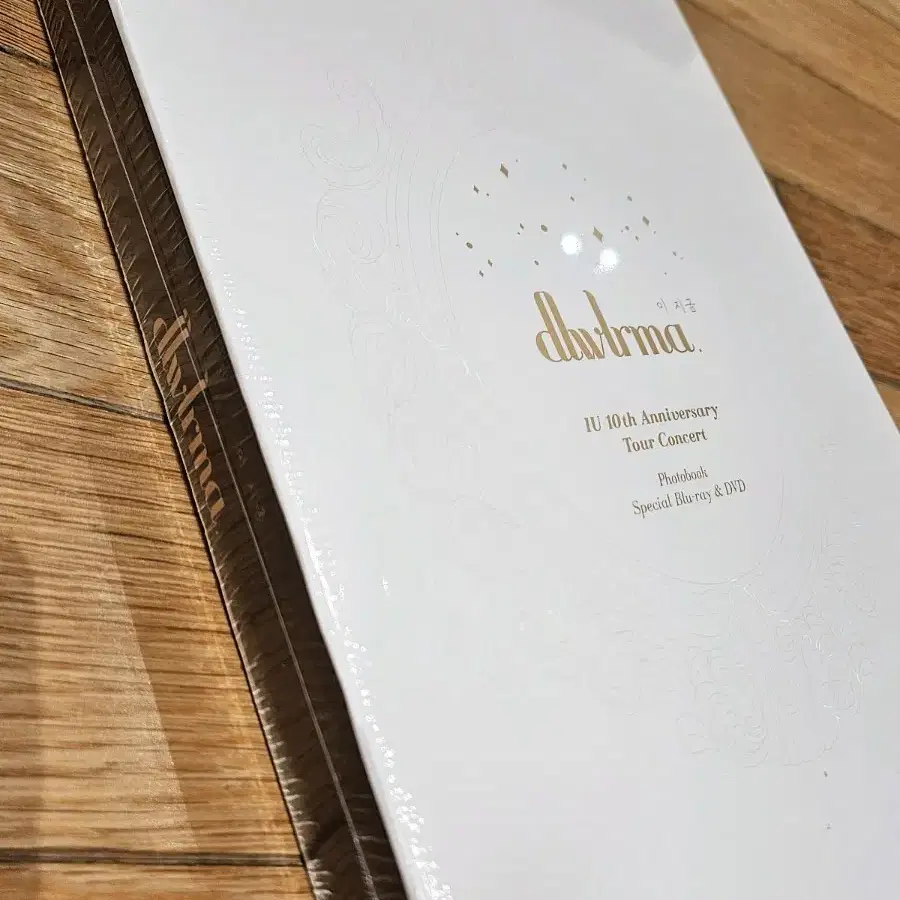 아이유 이지금 10주년 콘서트 dvd  blue ray <새상품>