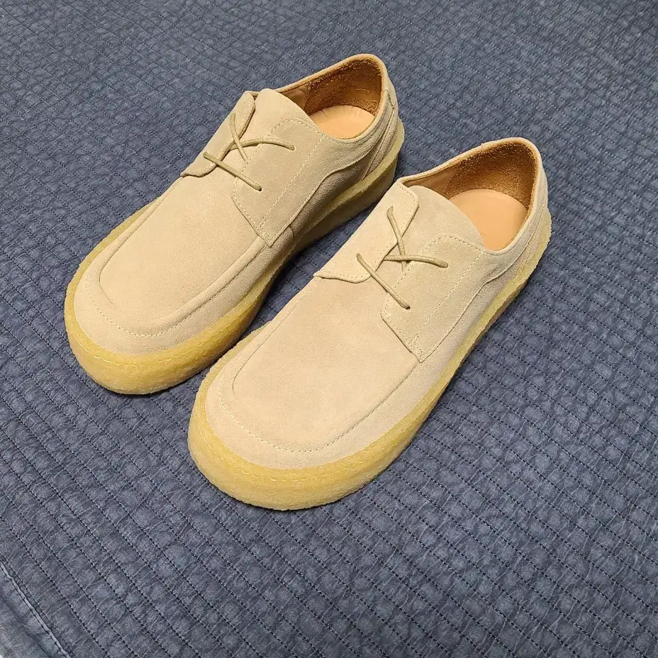 로스트가든 uniform crepe derby beige