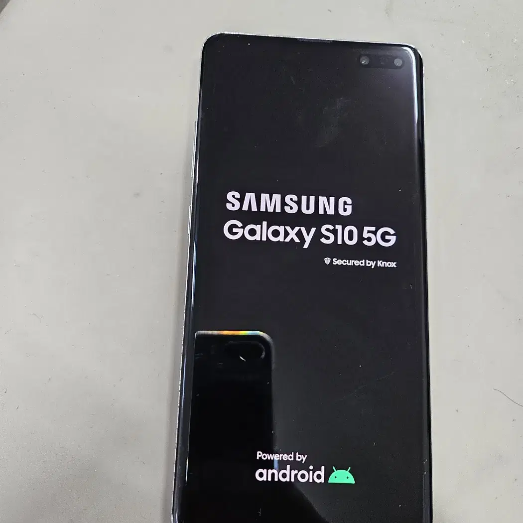 갤럭시S10 5G 256GB 골드 깨끗한 단말기 입니다.