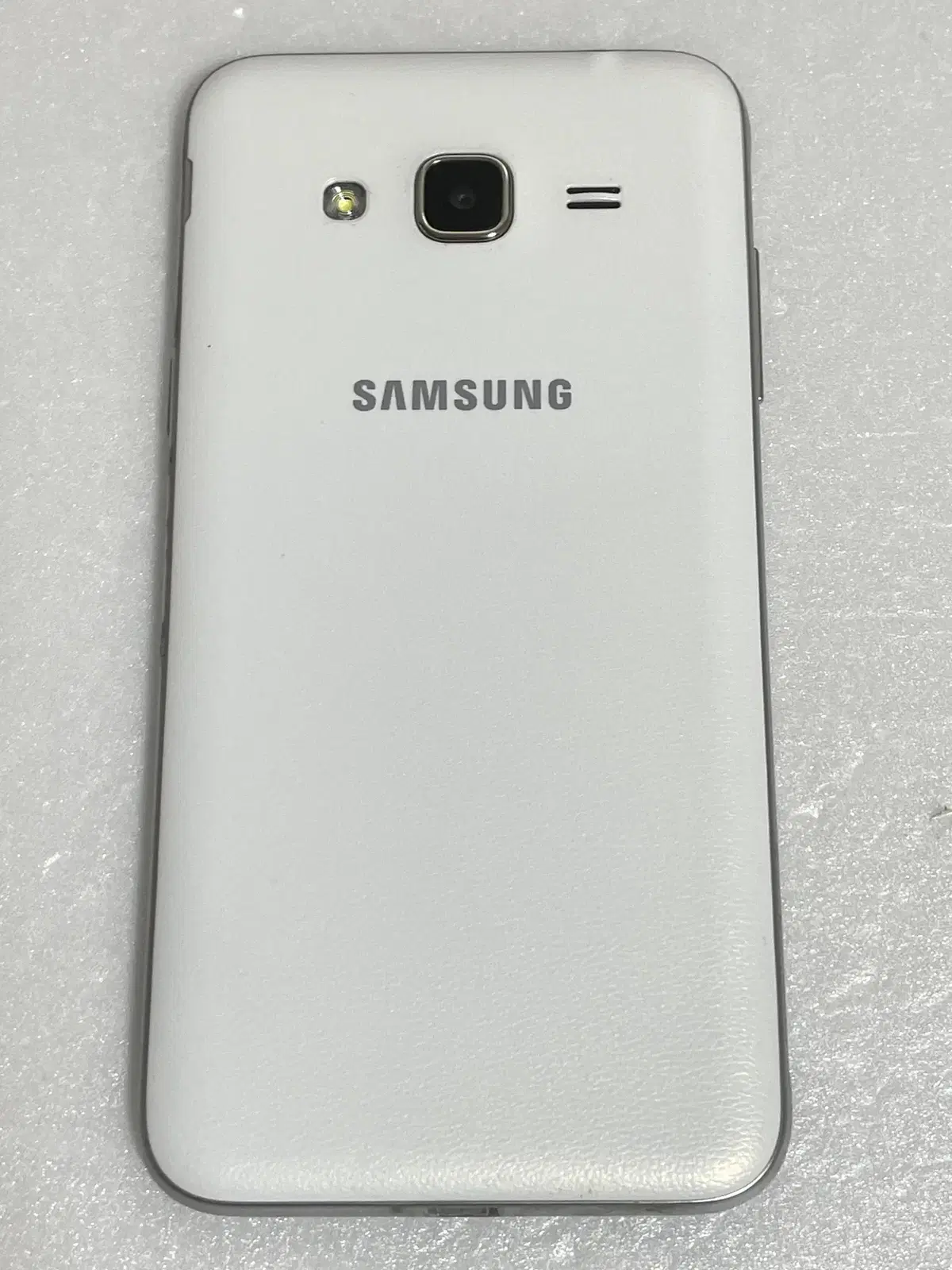 19614 Galaxy J3 (2016) J320 8GB White No ghosting Normal