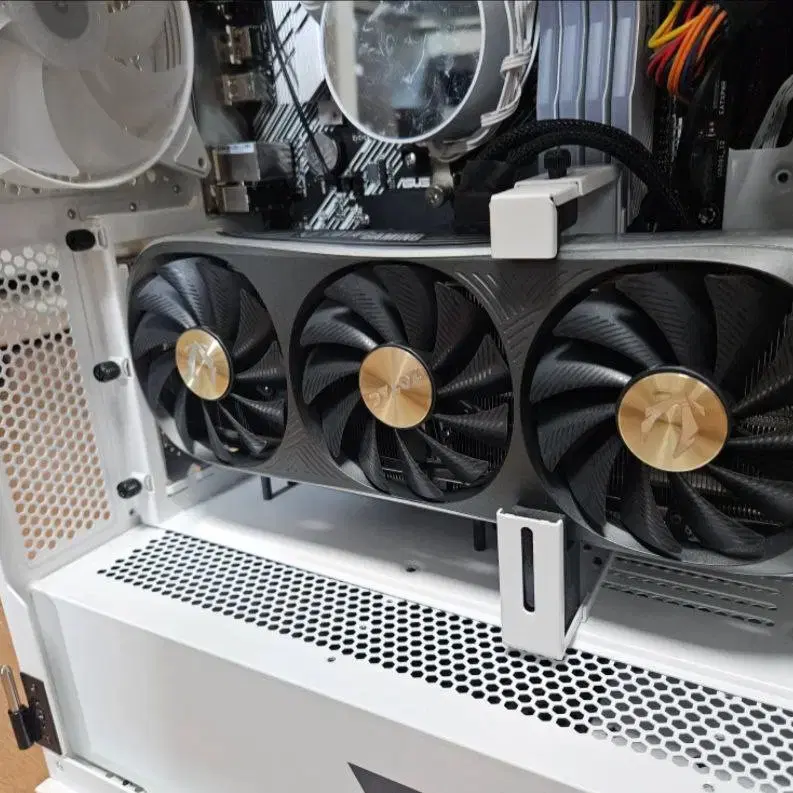 그래픽 카드 조탁 RTX4070ti 판매합니다